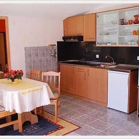 Apartament Mediteran, Kleine Mit Balkon *
